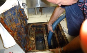 grease-trap-cleaning-01